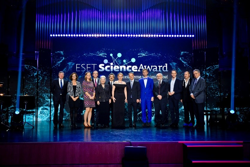Лауреаты премии ESET Science Award. Награды премии ESET Science Award помогают развитию науки и медицины в мире.