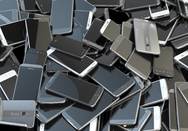 Скиньте налаштування смартфона. Видаліть всі налаштування телефона, щоб уникнути передачі доступу до своїх облікових записів - рекомендації ESET.